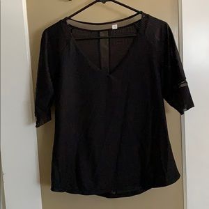 Lululemon breeze by V Neck!!